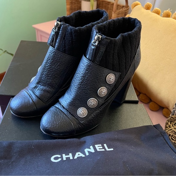 CHANEL short black boots with button snaps, lightly used, size 40 - Picture 13 of 16